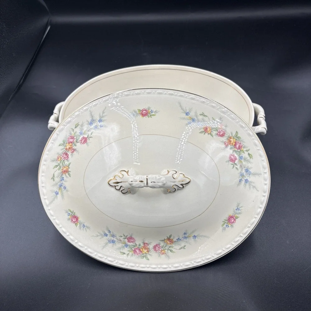 Homer Laughlin GEORGIAN  EGGSHELL Roses Covered Casserole + Oval Serving Bowl